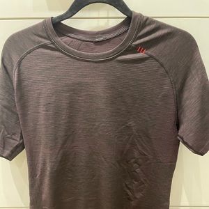 Men’s Lululemon Metal Tech Vent Shirt. Medium